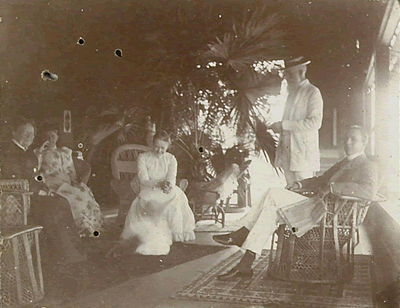 Sanford B. Dole and His Family (<em>circa</em> 1900) Sanford B. Dole and His Family (circa 1900)
