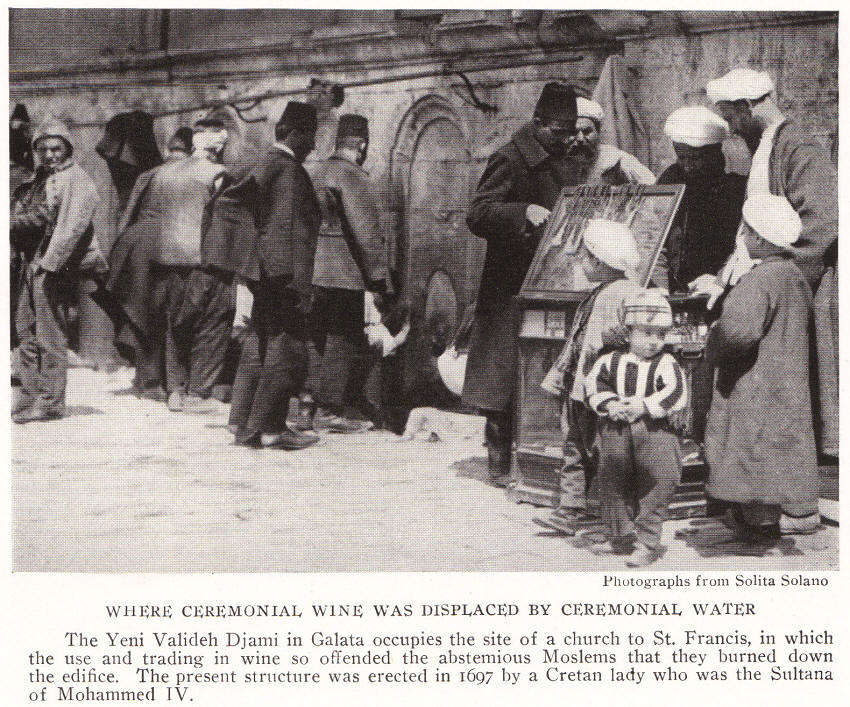 Yeni Valideh Djami in Galata, Turkey